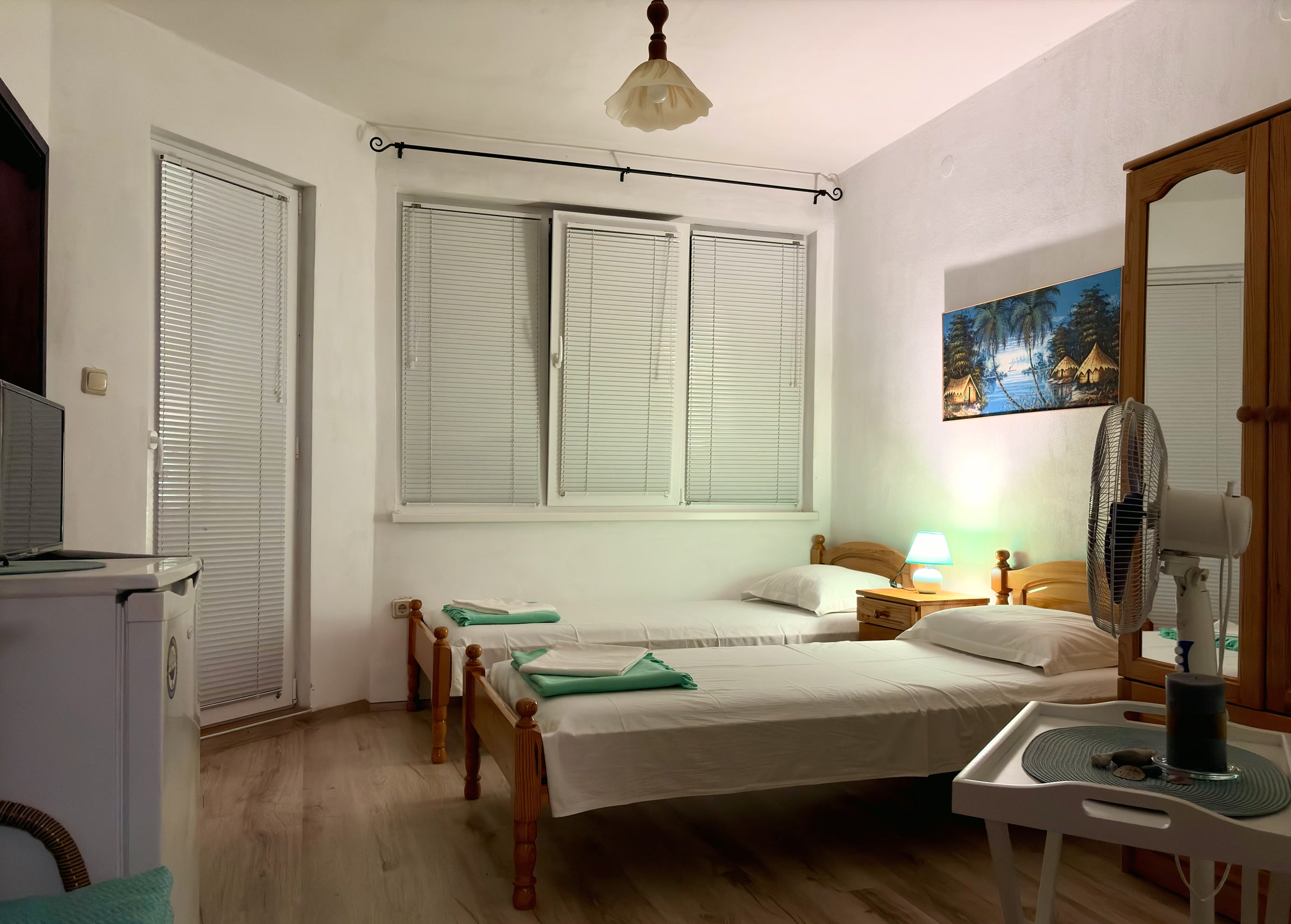 Bright twin guest room at Villa Fiord